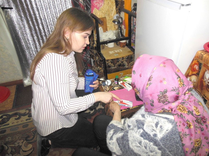 Мобільна медична команда амбулаторії №5 відвідала самотню переселенку з Ворожби