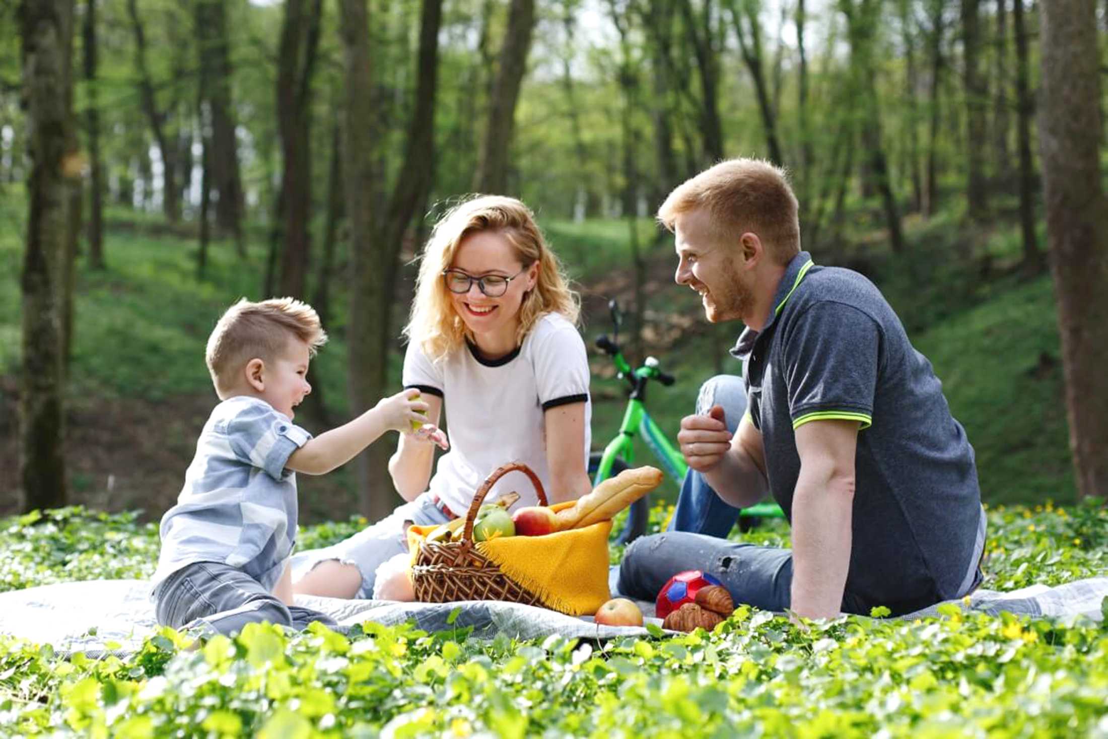 Релакс на природі: яким має бути здоровий перекус для малечі?