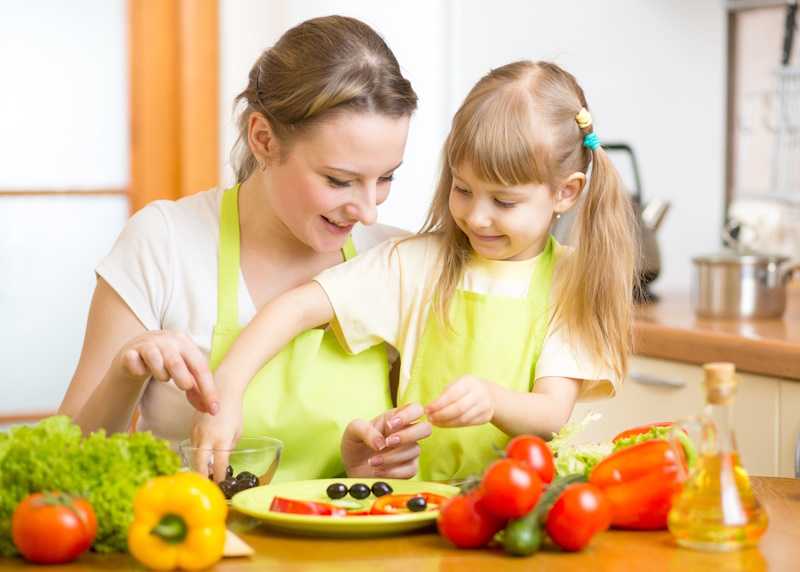 Як призвичаїти дитину до здорового харчування?