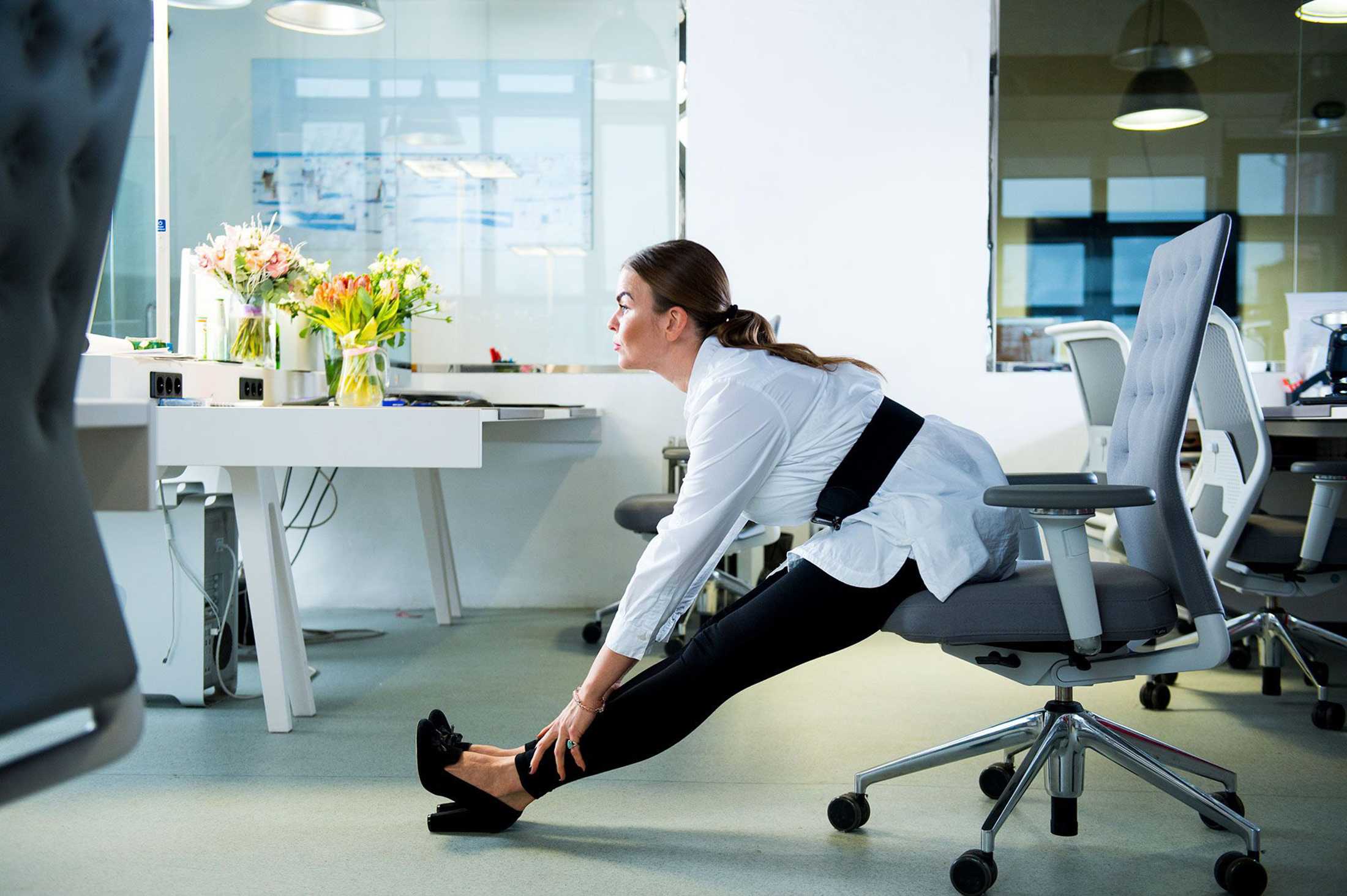 Фітнес на роботі: вправи для поліпшення самопочуття