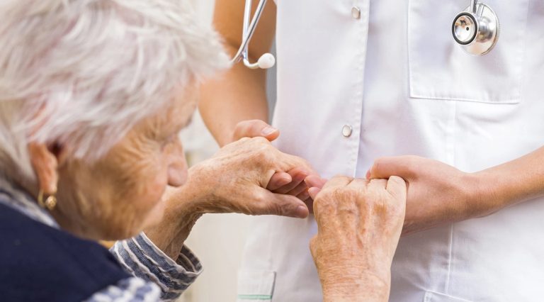 Хвороба Паркінсона: що має насторожити і як мінімізувати ризики