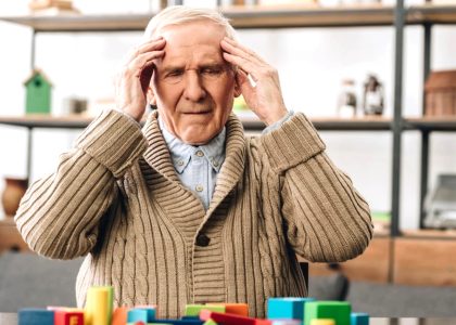 Деменція: як поводитися, коли близька людина має такий діагноз