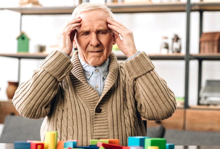 Деменція: як поводитися, коли близька людина має такий діагноз