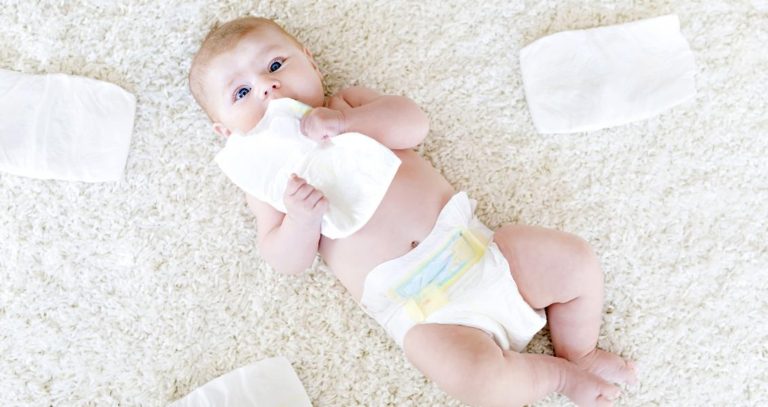 Підгузки: 7 правил, які збережуть сіднички малюка сухими та здоровими
